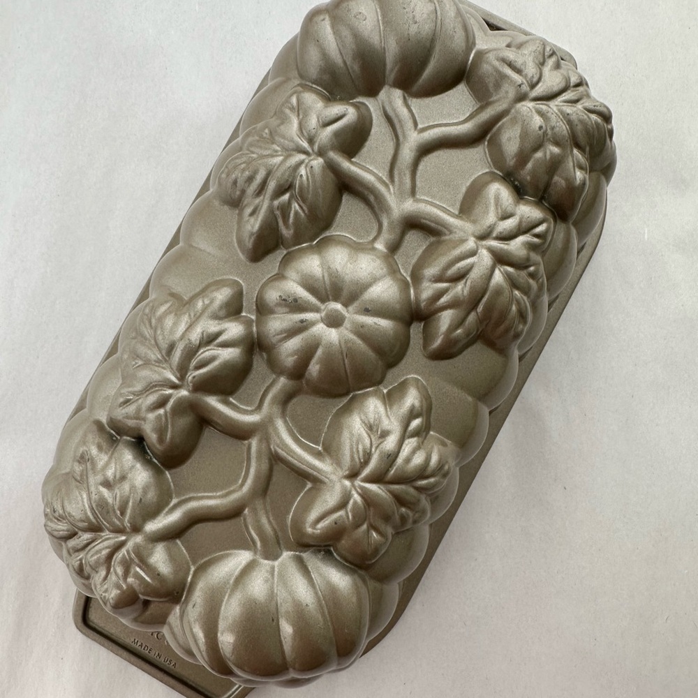NORDIC WARE PUMPKIN LOAF PAN Cast Aluminum Made in USA Collectible